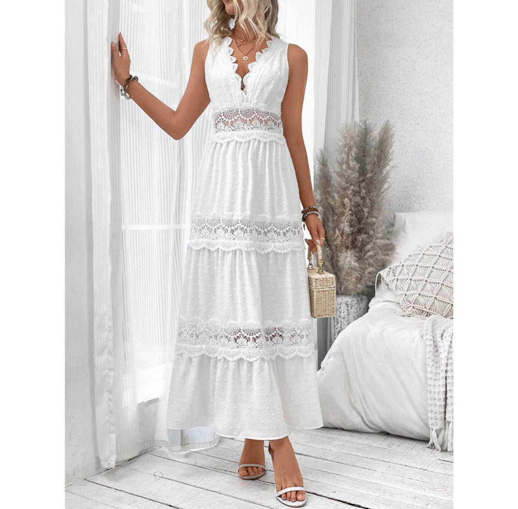 Bílé maxišaty s krajkou – Elegantní boho styl s výstřihem do V