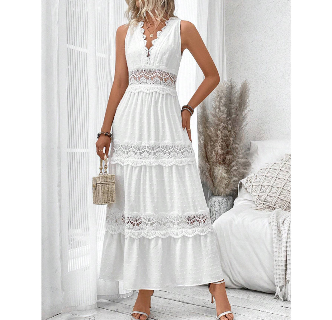 Bílé maxišaty s krajkou – Elegantní boho styl s výstřihem do V